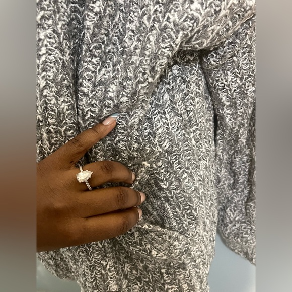 • Abercrombie & Fitch Gray Cardigan Gray White New Without Tags - Picture 6 of 10